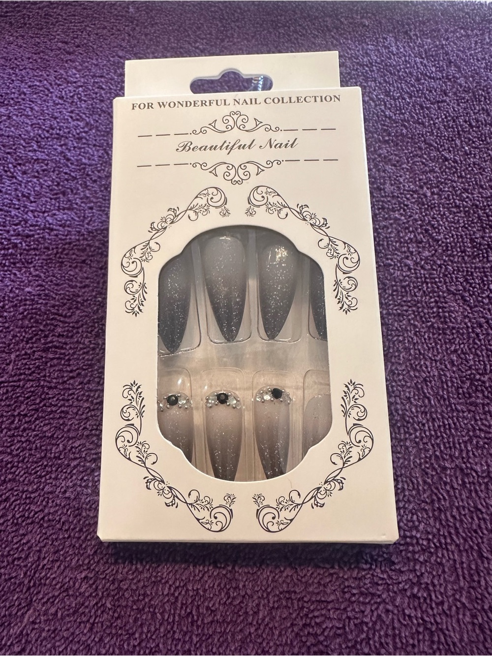 Beautiful Nail Press-On Set with Rhinestone Accent - Gray Ombre